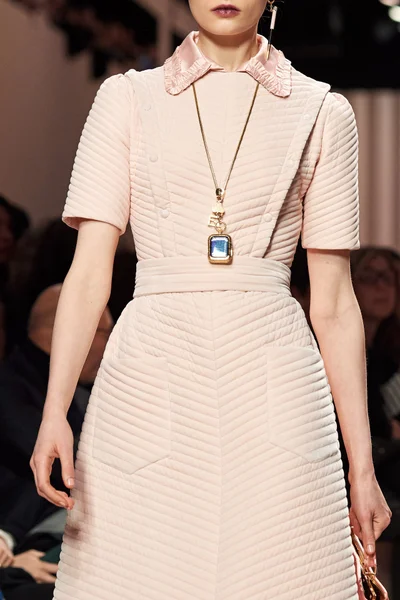 Look 13